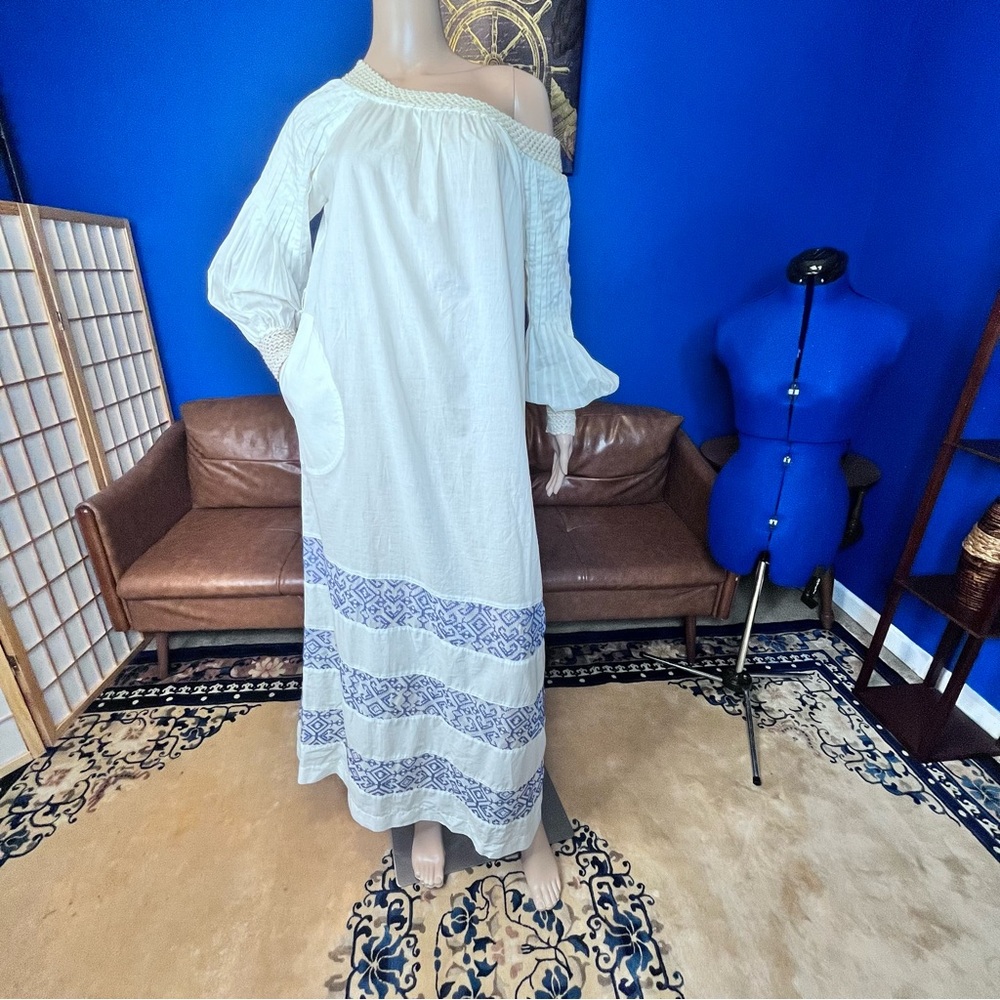 Ampersand Heart Women’s Small Cream Blue Long Sleeve Embroidered Dress